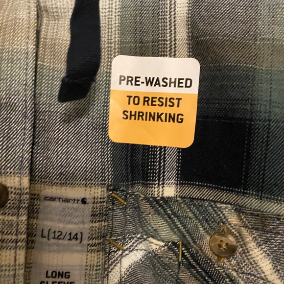 Carhartt Women’s long sleep button up flannel with hood. Size L. NWT - Picture 4 of 6